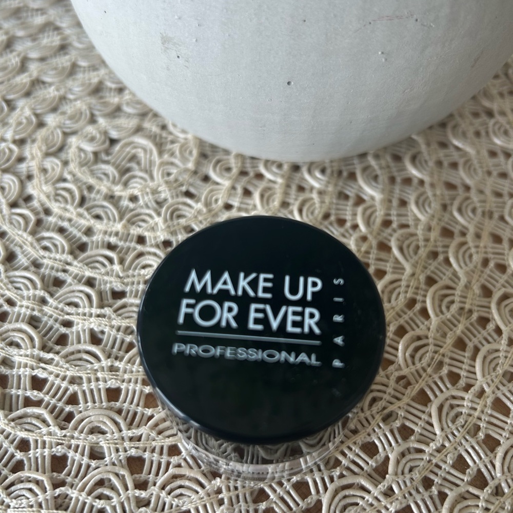 Makeup Forever HD High Definition Powder - Picture 2 of 4